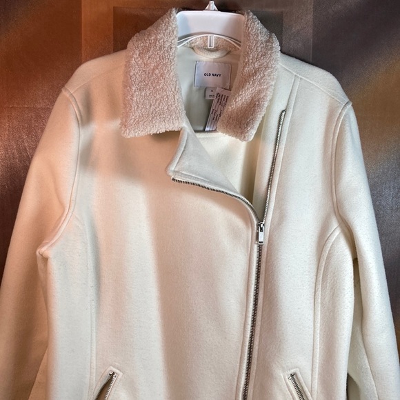 MIDI length off white asymmetrical zipper with sheared collar. Full zip XL. 302 - Picture 1 of 8